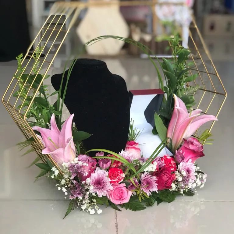 باقة لطقم المجوهرات - Image 1